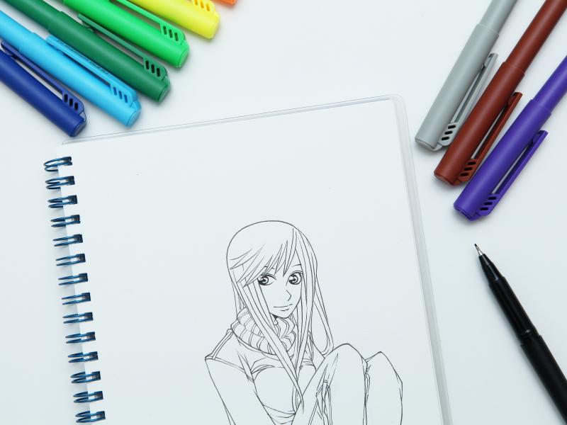Manga tegning omgivet at tusser og blyanter
